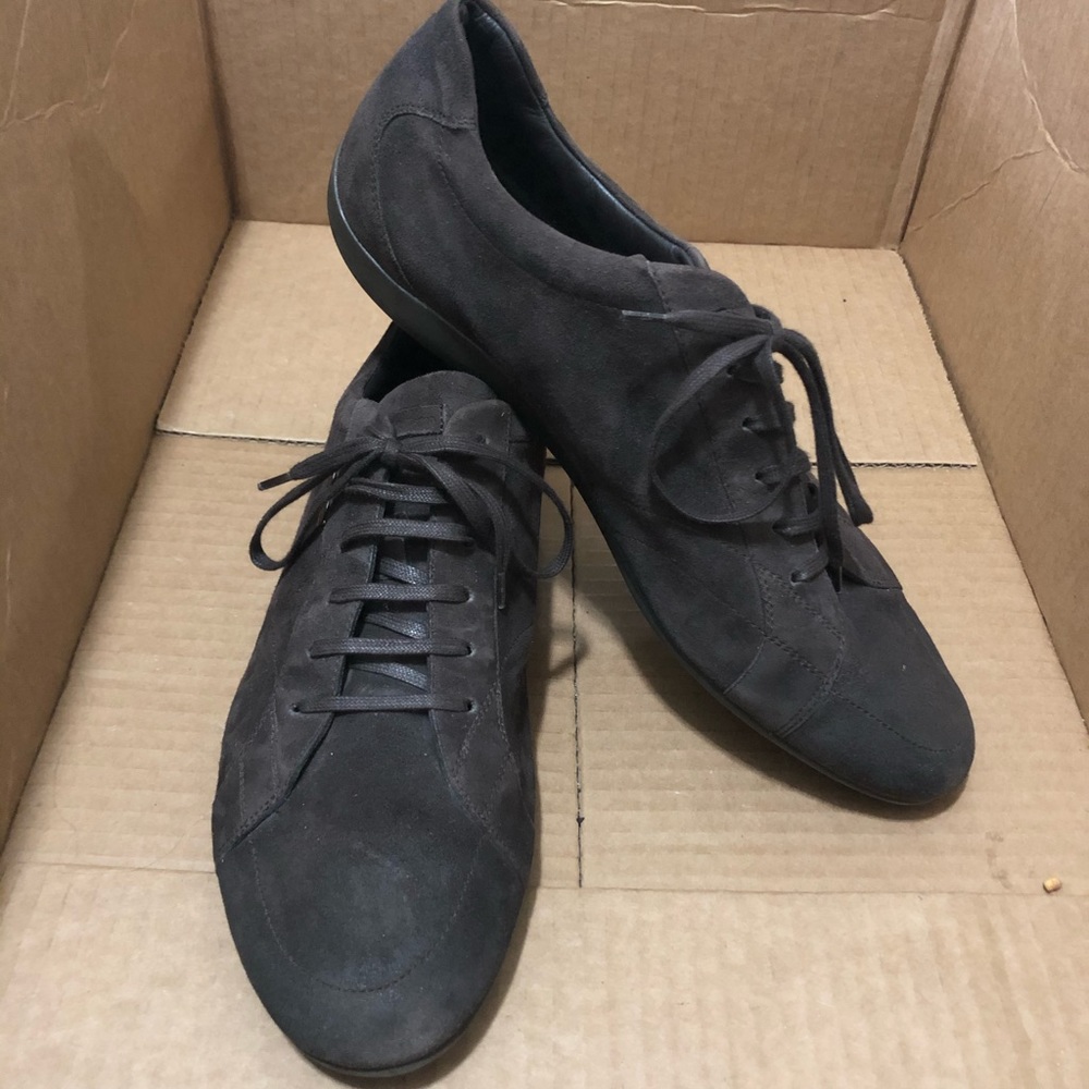 Brown suede casual shoes